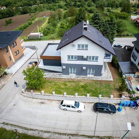 Sunny Corner Apartments Visoko Bagian luar foto