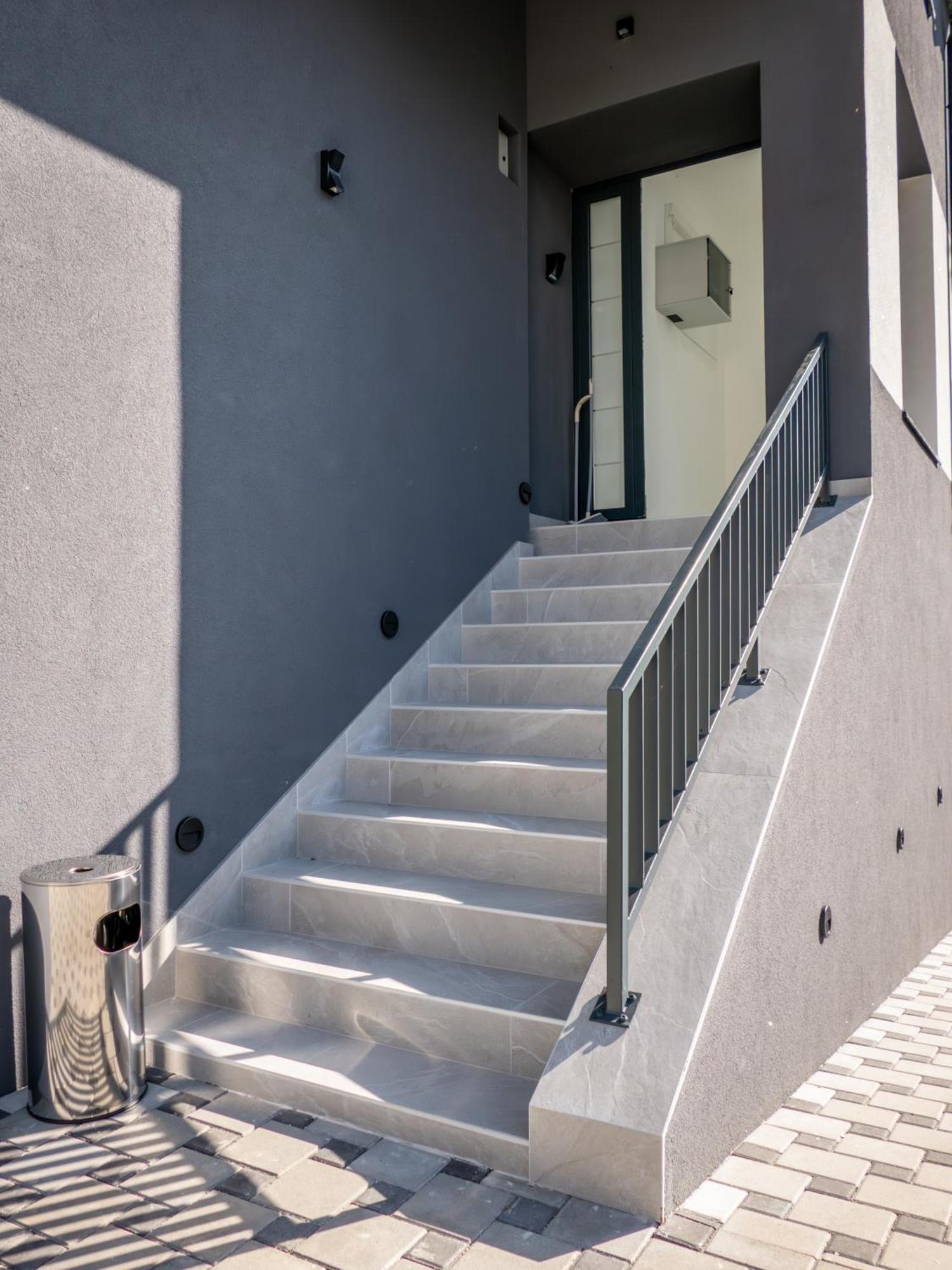 Sunny Corner Apartments Visoko Bagian luar foto