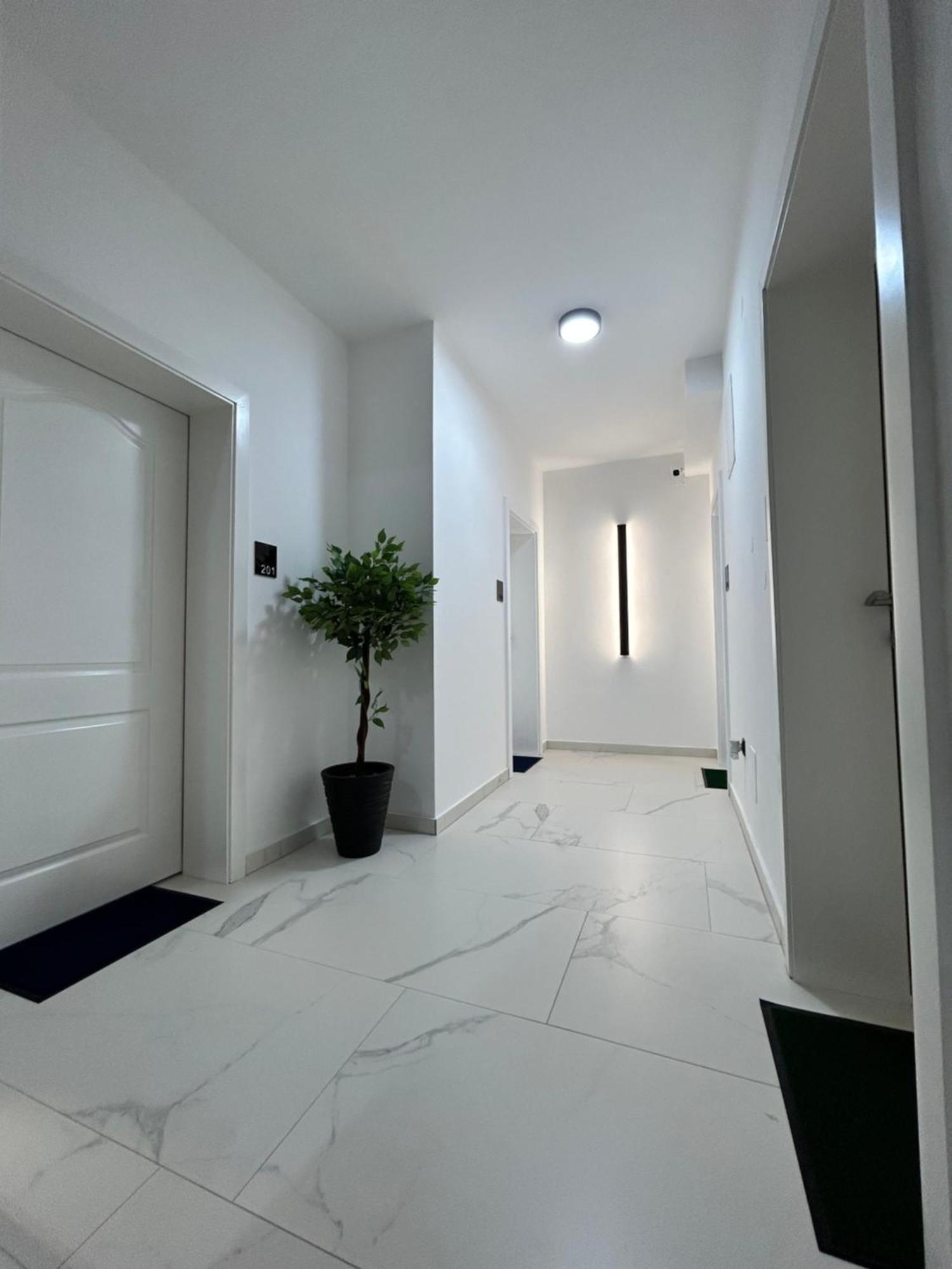 Sunny Corner Apartments Visoko Bagian luar foto