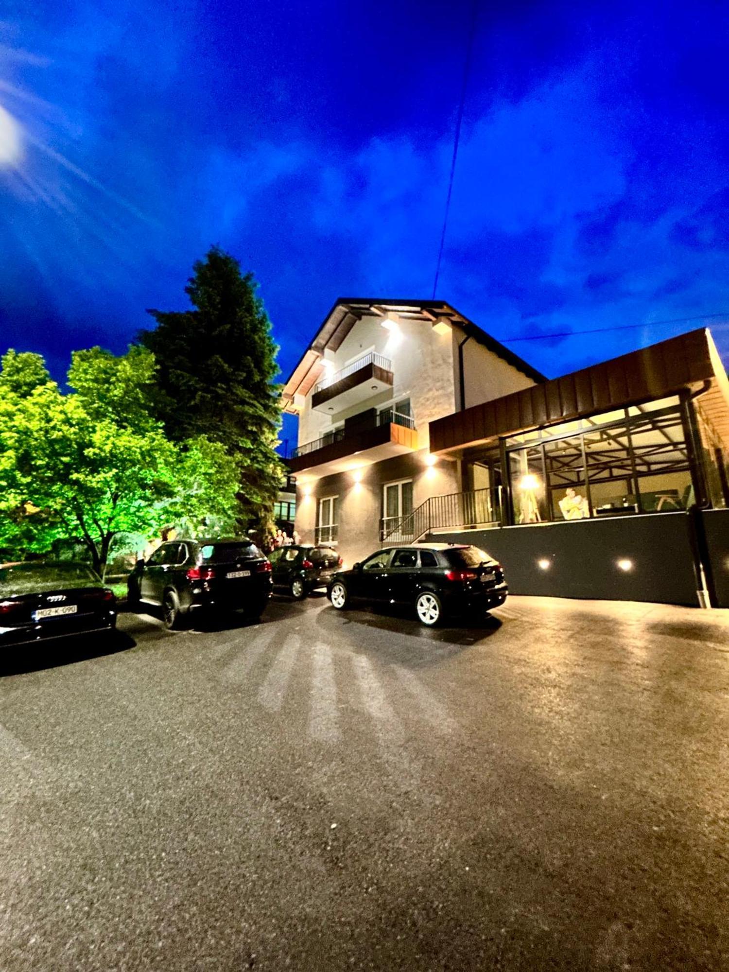 Sunny Corner Apartments Visoko Bagian luar foto