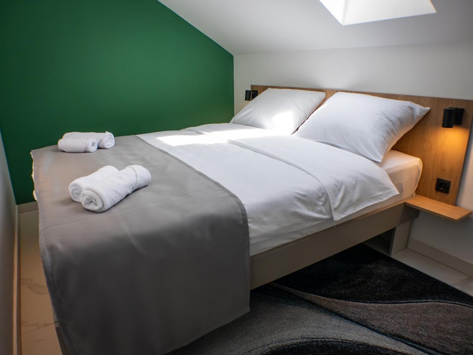 Sunny Corner Apartments Visoko Bagian luar foto