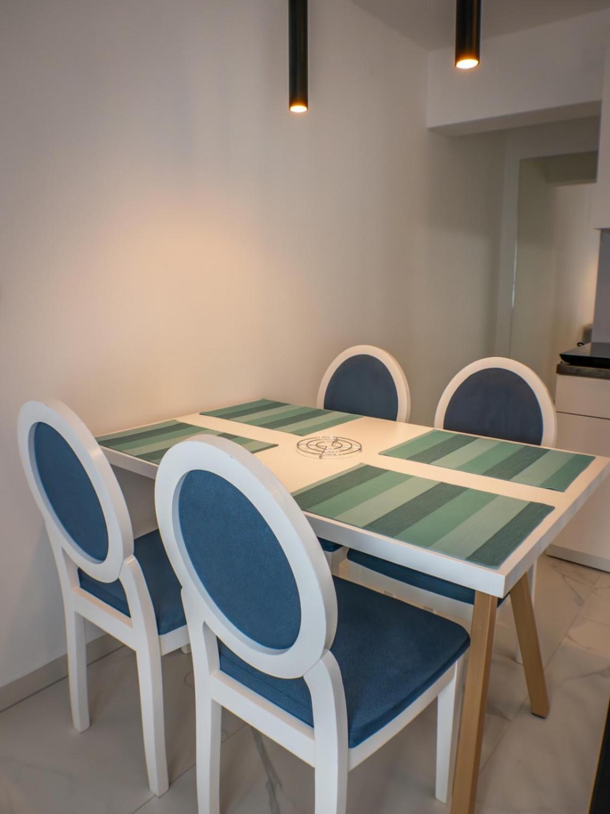 Sunny Corner Apartments Visoko Bagian luar foto