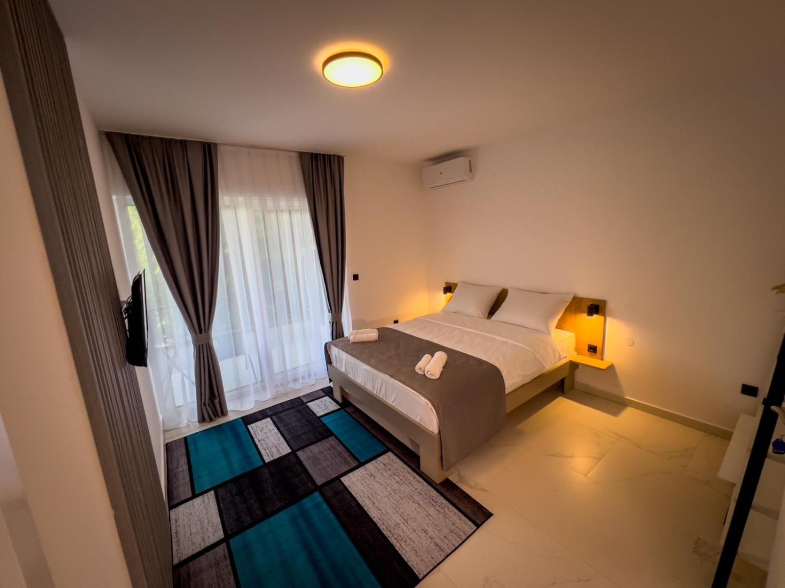 Sunny Corner Apartments Visoko Bagian luar foto