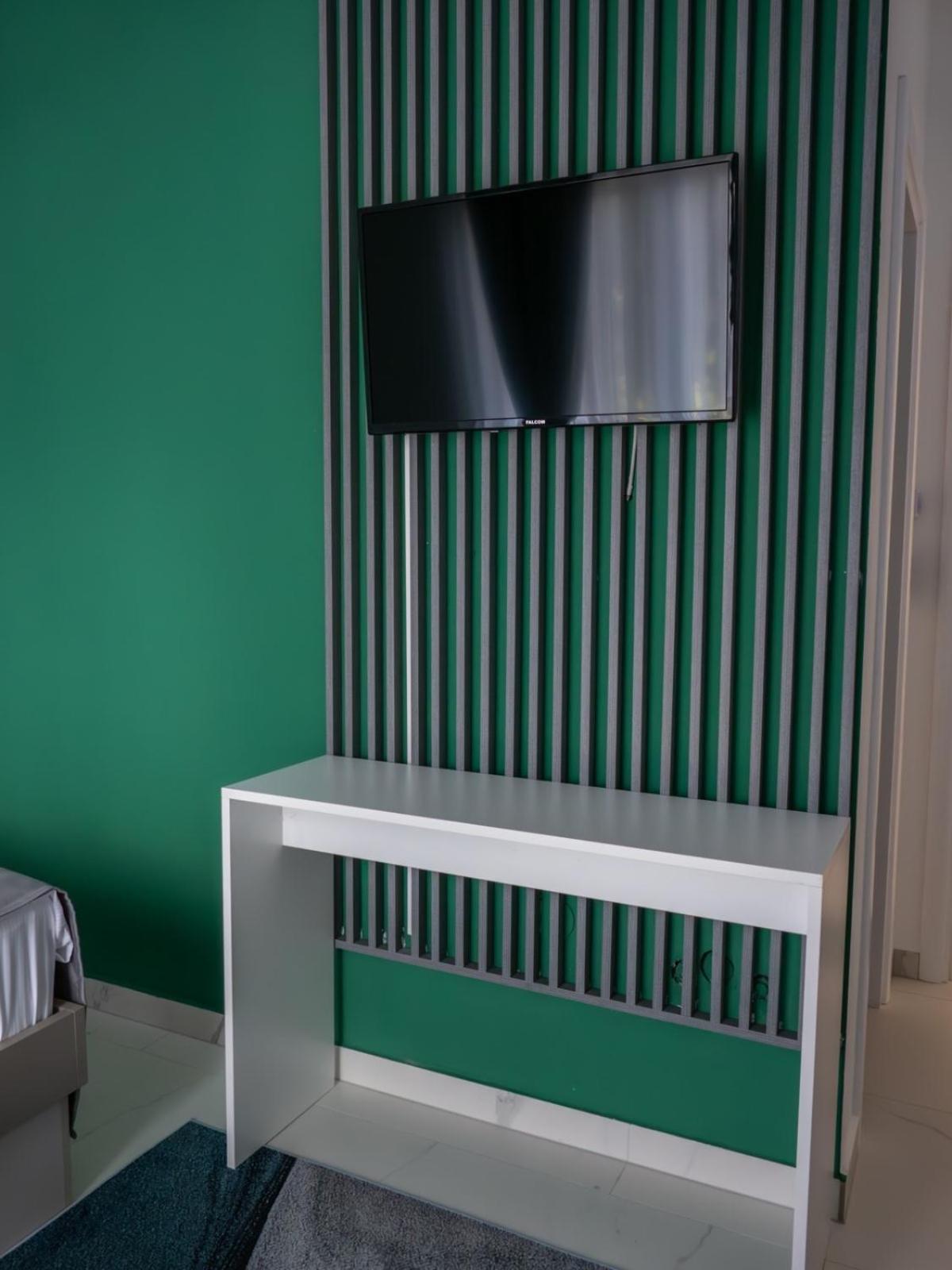 Sunny Corner Apartments Visoko Bagian luar foto