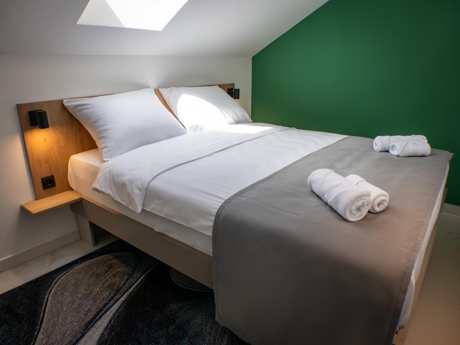 Sunny Corner Apartments Visoko Bagian luar foto