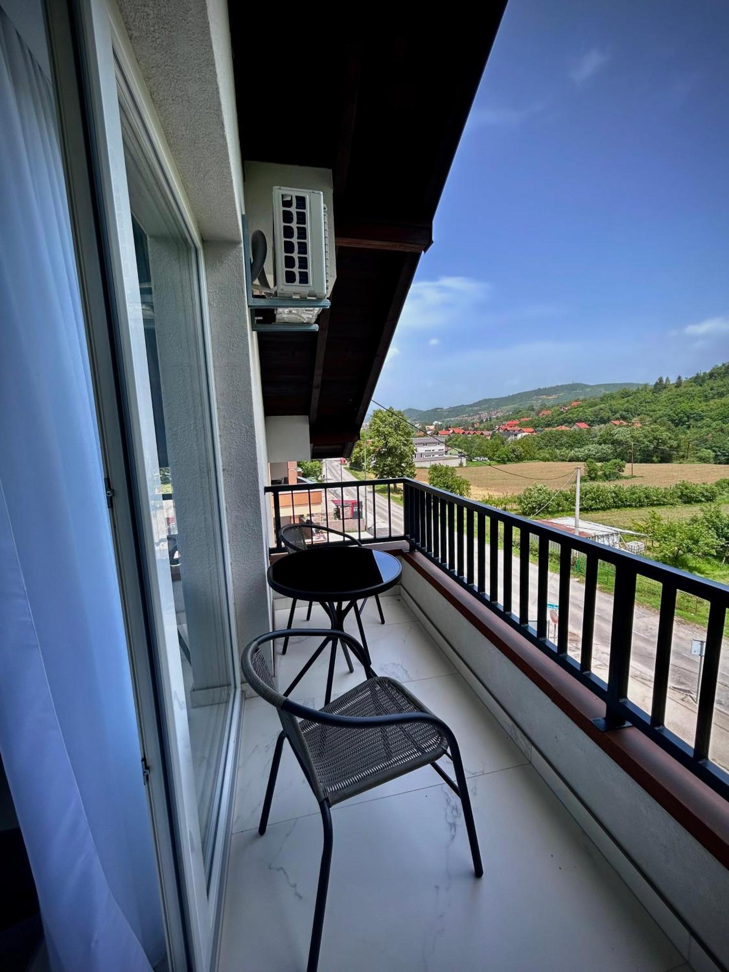 Sunny Corner Apartments Visoko Bagian luar foto