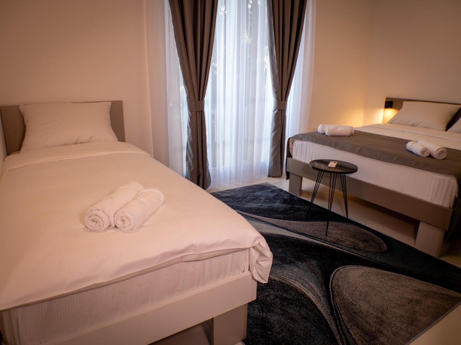 Sunny Corner Apartments Visoko Bagian luar foto