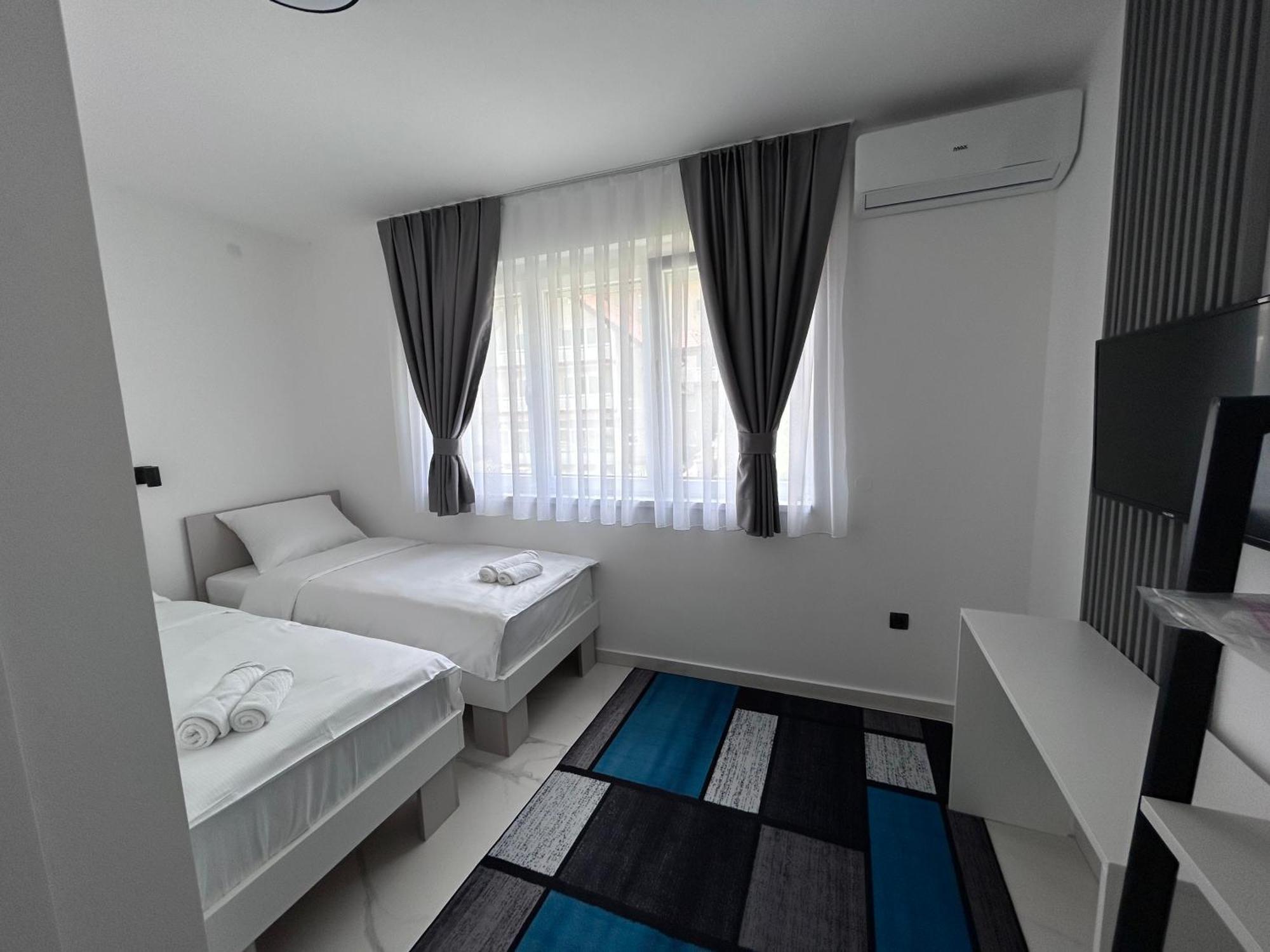 Sunny Corner Apartments Visoko Bagian luar foto