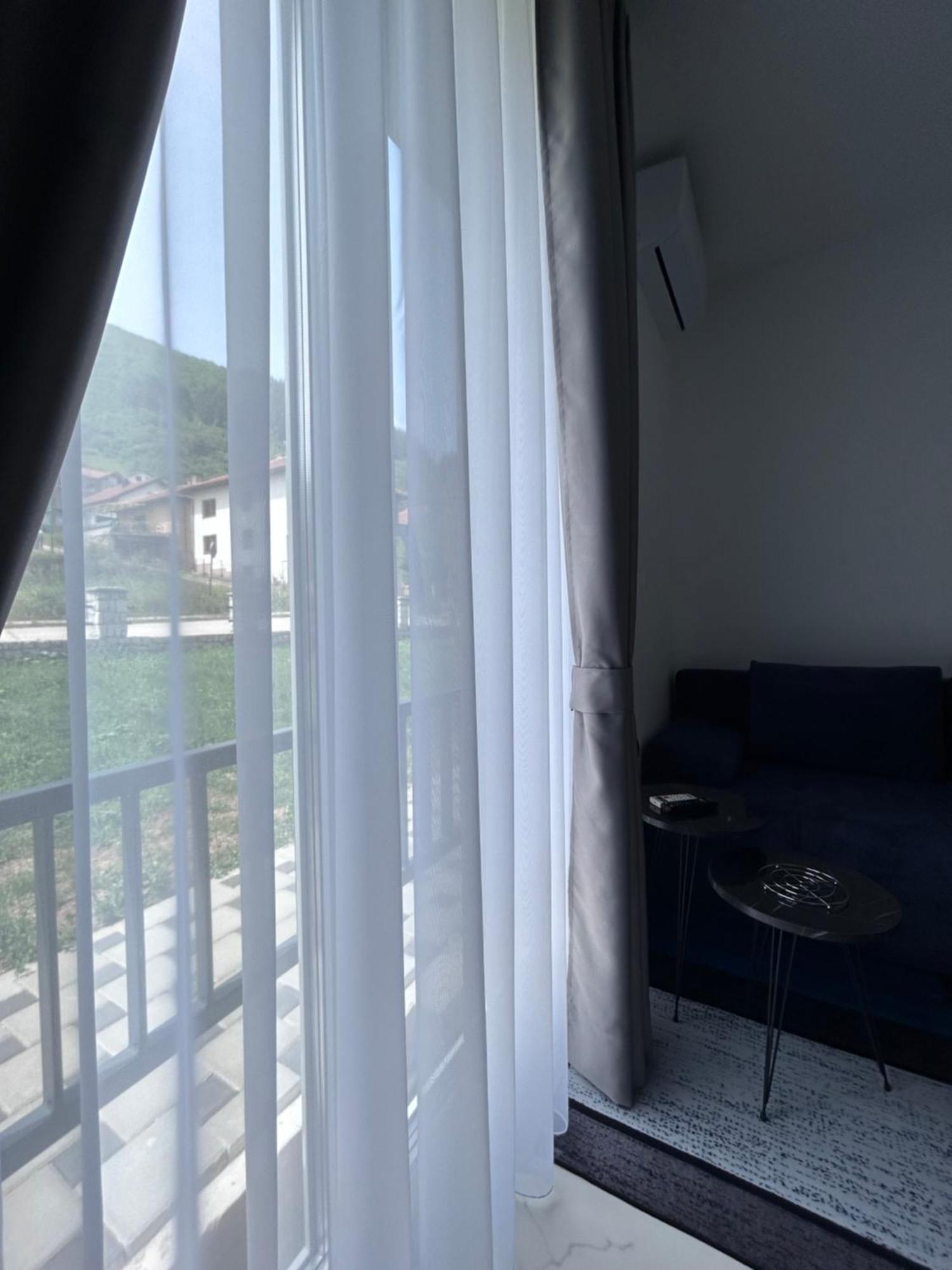 Sunny Corner Apartments Visoko Bagian luar foto