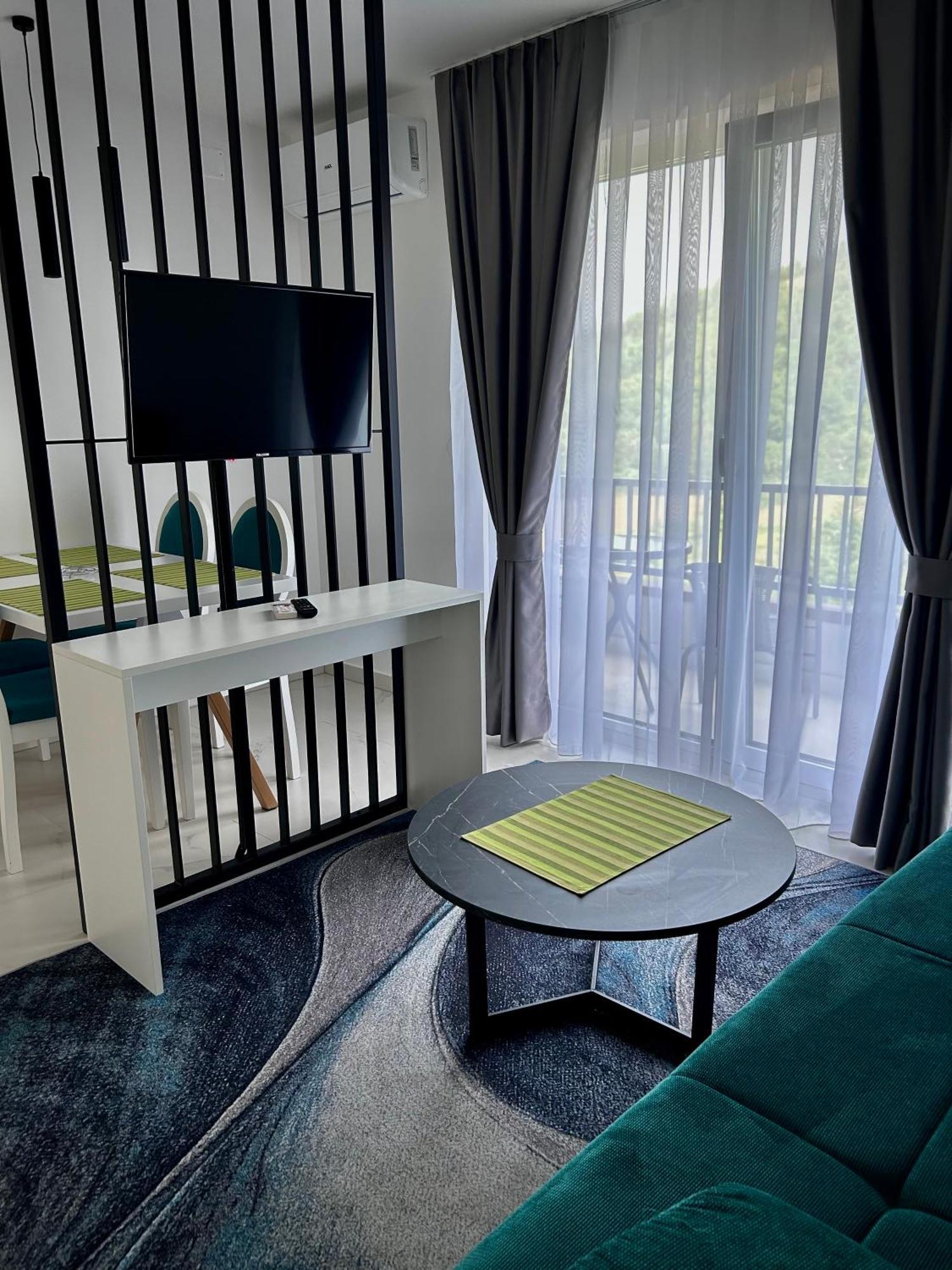 Sunny Corner Apartments Visoko Bagian luar foto